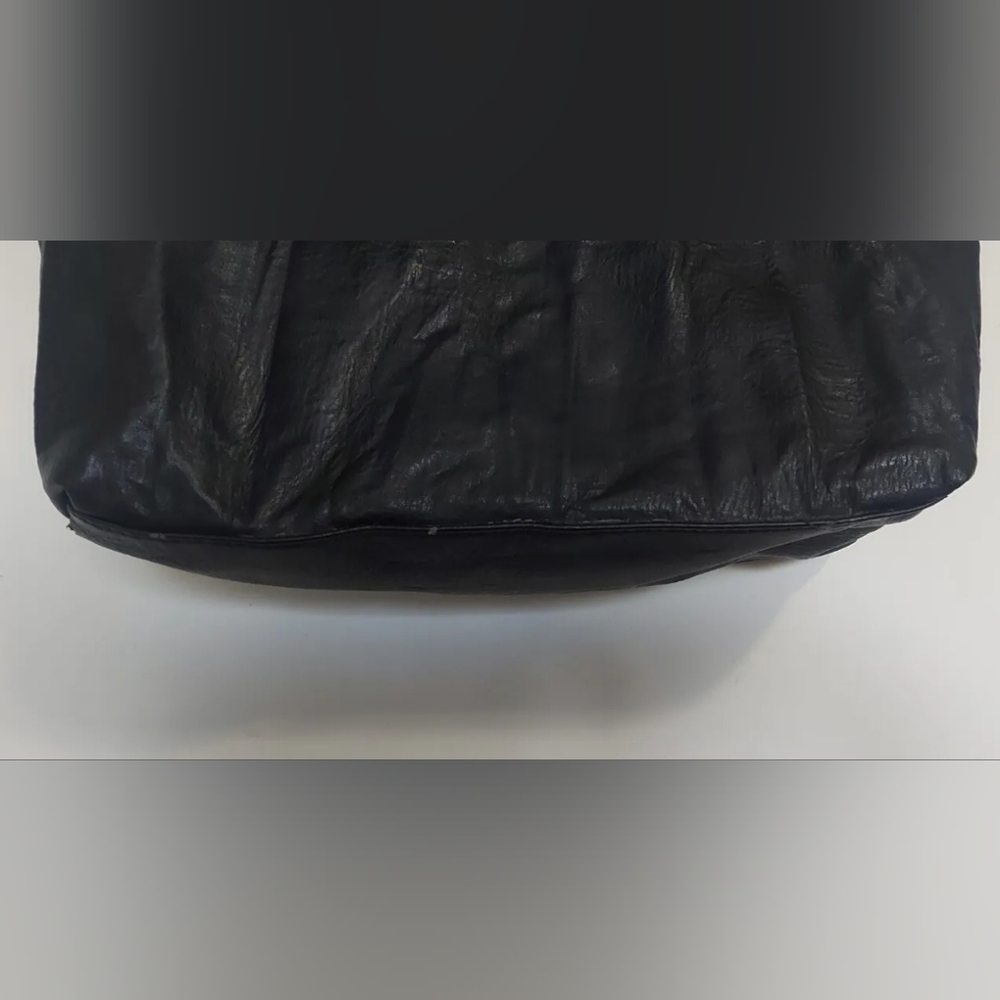 Guess Large Tote - Picture 5 of 9